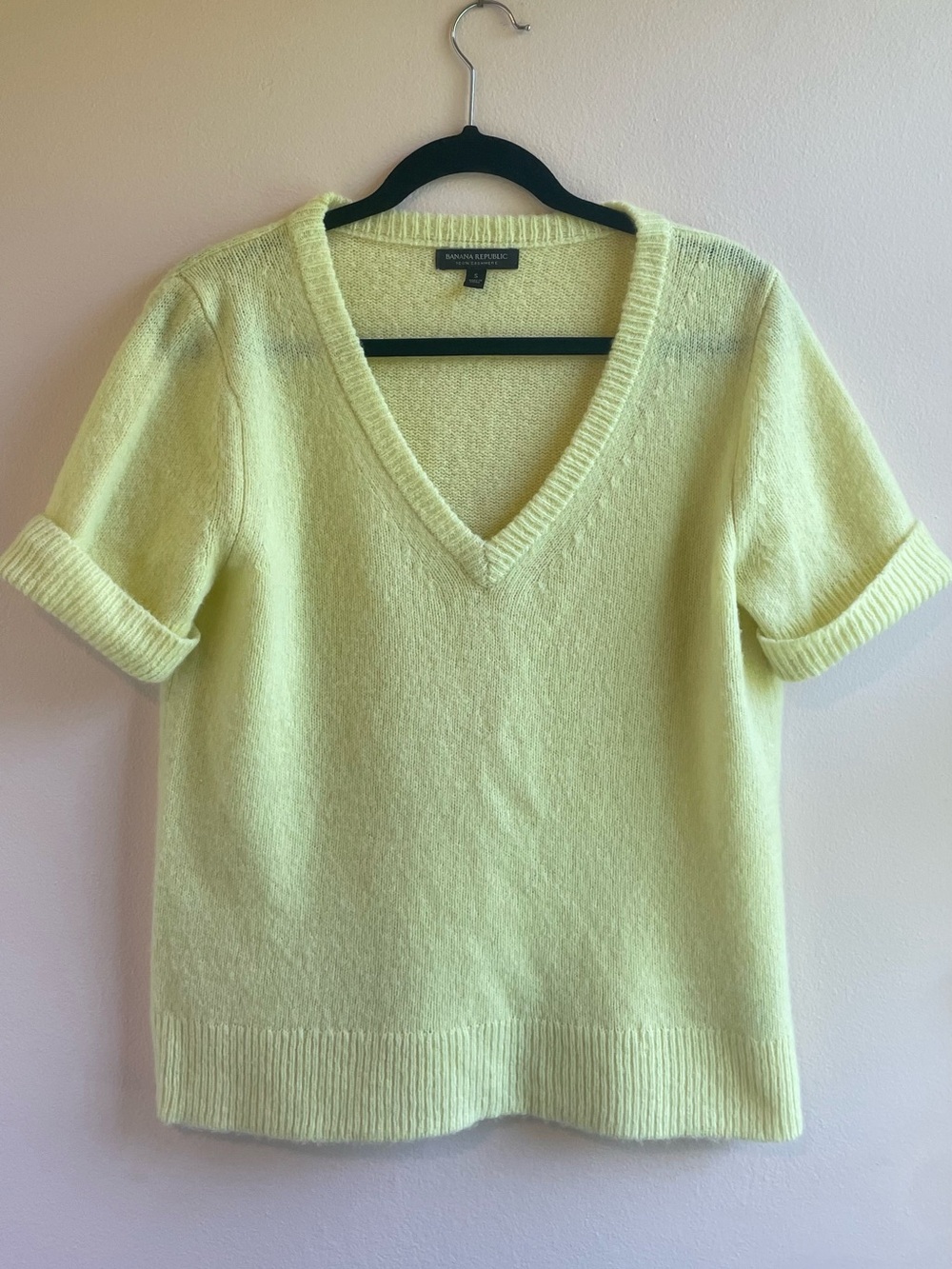 Banana Republic 100% Cashmere Butter Yellow Short Sleeve V Neck Sweater Size S